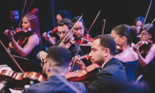 Teatro Maestro Franklin de Carvalho Jr recebe concerto da Orquestra Filarmônica de VR